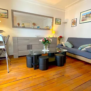 L'appartement Orsel Apartment Paris